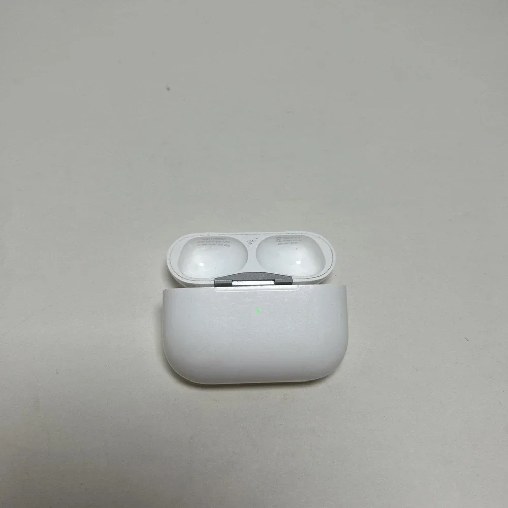 Apple AirPods Pro 2nd Gen - MagSafe Lightning Charging Case A2700 -‎ Very Good